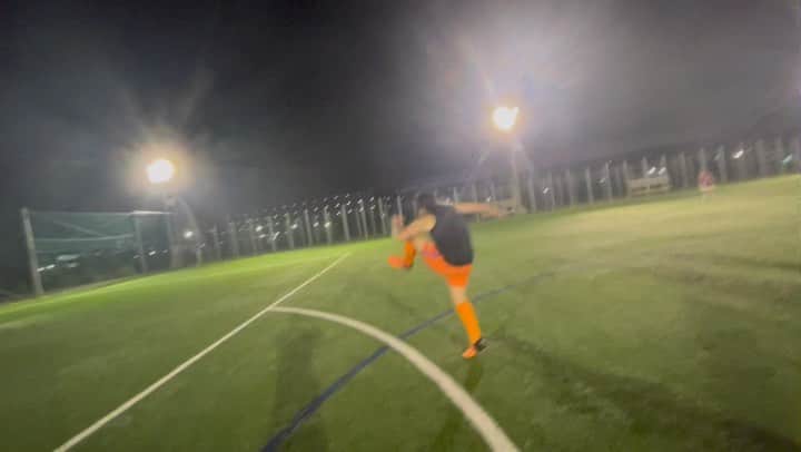 盛山晋太郎のインスタグラム：「久保選手のスーパー開幕弾のゴミみたいな再現  #レアルソシエダ  #おしっこボレーシュート #右足終わってる #左足はちょっと終わってる #ゴミ再現 #久保建英」
