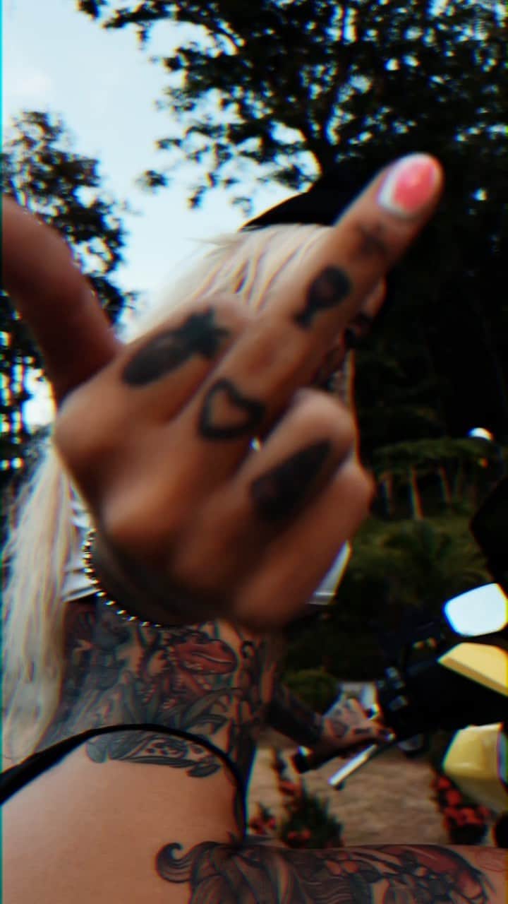 Bantik Boyのインスタグラム：「SWAG ⛓💎💸 #bantikboy #swag #motorcycle」