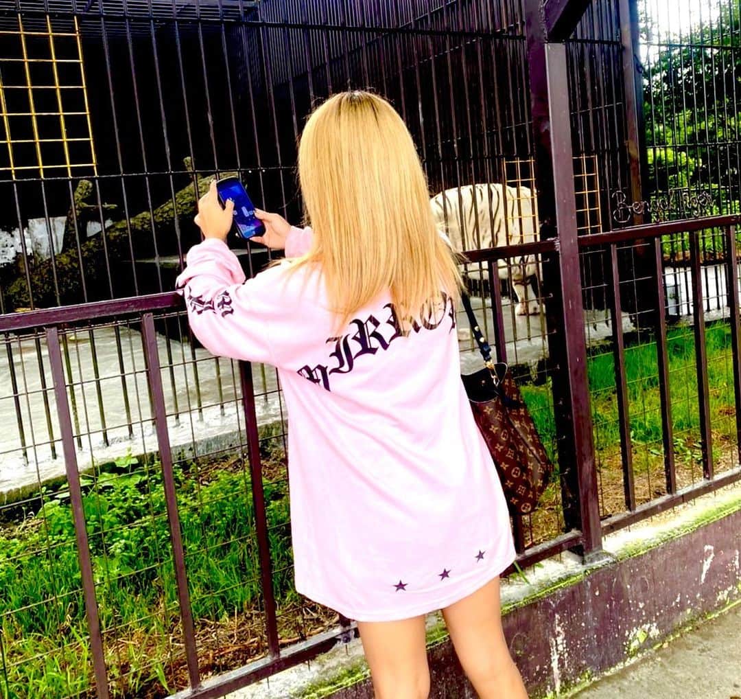りこぴのインスタグラム：「過去一地毛の長さが長い🥰 ショートにしたいほざいてたら 止めてくださるよう御協力お願いします🫡」