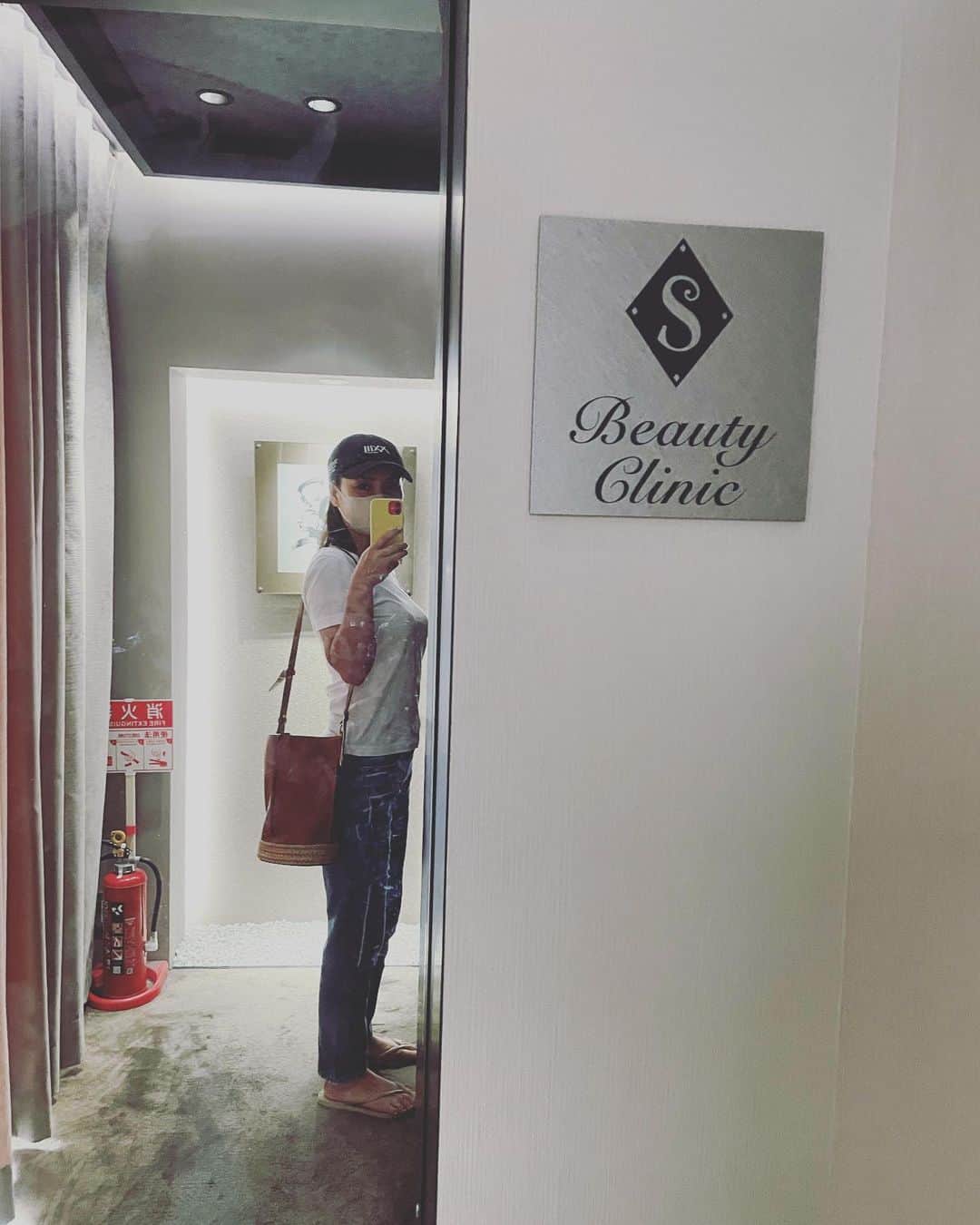 中谷紋菜のインスタグラム：「今月の#肌管理  紫外線を浴びてしまったお顔。 #レーザートーニング でどうにか、どうにか、 溜め込まないお肌に！笑  肌のトーン明るくなるので、 こまめに。がマストなトーニング。  #アクセントウルトラv は引き締めにコツコツ必ずやる施術💝  毎月こつこつ 自分の気分が上がるモノ #美容医療 #肌管理  #エスビューティークリニック #渋谷 #道玄坂 @sbeautyclinic  @dr.y.yumi   いつもありがとうございます！」