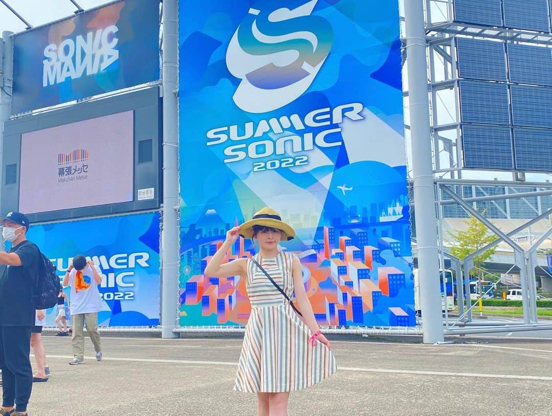 山本かおりさんのインスタグラム写真 - (山本かおりInstagram)「SUMMER SONIC 2022行って来ました☺️⭐️  数年ぶりに生のZICOさん観れた😂✨❣️  SUMMER SONIC 2022 다녀왔습니다☺️⭐️  몇년만에 직접 ZICO씨를 볼 수 있었어요🥺✨‼️ Yeah ~~~!!! 일본에 와 주셔서 정말 감사합니다!!  #サマソニ #summersonic #サマーソニック #フェス #summersonic2022 #夏フェス #サマソニファン #サマソニガール #夏 #music #幕張 #夏の思い出 #野外フェス #ZICO #라이브 #공연 #즐거워」8月23日 10時26分 - mochamocchan