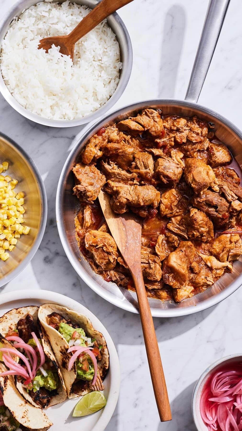 Gaby Dalkinのインスタグラム：「CARNITAS TACOS for IG live!!」