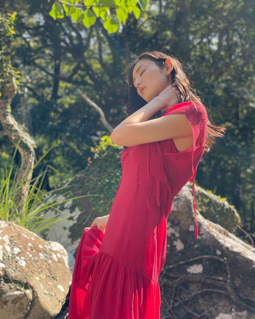 片山萌美のインスタグラム：「❤️  きもちよさそうだなぁ... そこ変わって？  #五島列島 #もう一度わたしをみて　 #オフショット　 #moemikatayama」