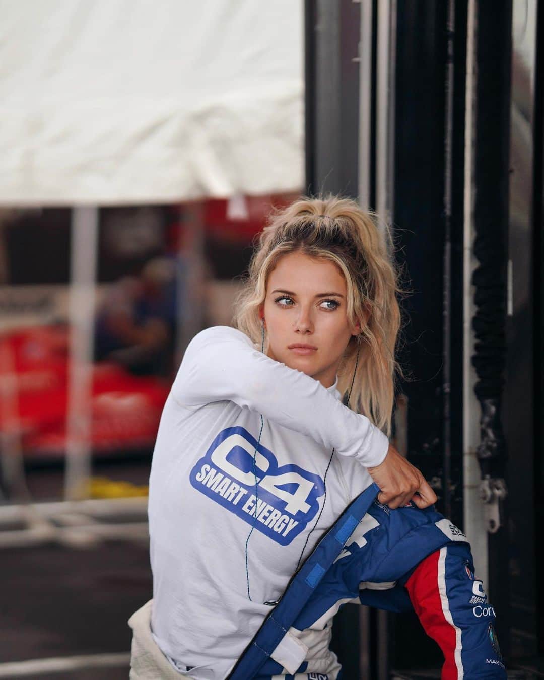 Lindsay Brewerのインスタグラム：「Had a blast racing my first oval🏁 definitely a big learning experience but overall a very fun and progressive weekend! Thank you @c4energy @mastermine.io @exclusiveautosport #igniteyourfire」