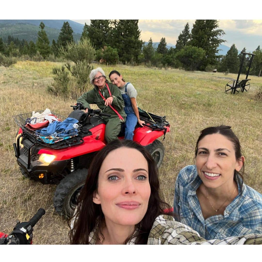 ビッツィー・トゥロックさんのインスタグラム写真 - (ビッツィー・トゥロックInstagram)「Montana annual girls trip 💚⛰  ~~~  When I looked at them sitting around me, the church in the distance, beyond that our school, with throngs of girls crossing back and forth in the schoolyard, beyond that the world, how I wished that everything would fall away, so that suddenly we'd be sitting in some different atmosphere, with no future full of ridiculous demands, no need for any sustenance save our love for each other, with no hindrance to any of our desires, which would, of course, be simple desires — nothing, nothing, just sitting on our tombstones forever.  Jamaica Kincaid」8月24日 1時36分 - bitsietulloch