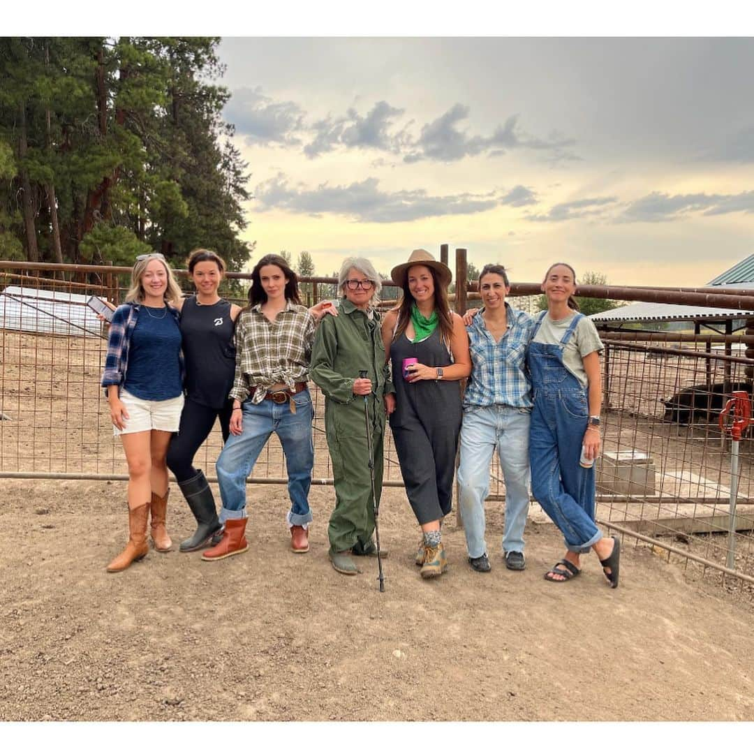 ビッツィー・トゥロックさんのインスタグラム写真 - (ビッツィー・トゥロックInstagram)「Montana annual girls trip 💚⛰  ~~~  When I looked at them sitting around me, the church in the distance, beyond that our school, with throngs of girls crossing back and forth in the schoolyard, beyond that the world, how I wished that everything would fall away, so that suddenly we'd be sitting in some different atmosphere, with no future full of ridiculous demands, no need for any sustenance save our love for each other, with no hindrance to any of our desires, which would, of course, be simple desires — nothing, nothing, just sitting on our tombstones forever.  Jamaica Kincaid」8月24日 1時36分 - bitsietulloch