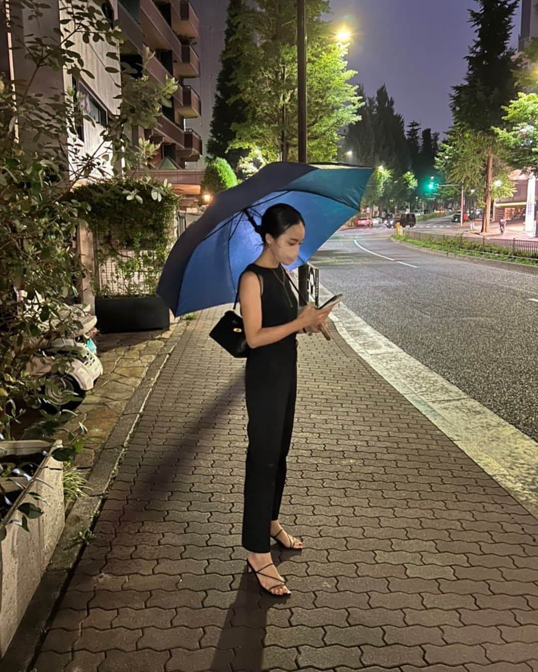 春名亜美さんのインスタグラム写真 - (春名亜美Instagram)「先日のディナーコーデ🌙  #tops @fromfirstmusee  #pants @uniqlo  #bag @hermes  #sandals @fromfirstmusee  ・ ・ ・ #雨の日コーデ #hermes #hermeskelly #fromfirstmusee #hermesminikelly」8月24日 0時16分 - amiharunaami