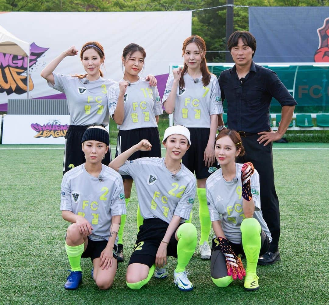 ICONIQのインスタグラム：「오늘밤 9:00~ #골때리는그녀들 ⚽️ fc원더우먼 vs fc탑걸 🔥 꼭 꼭 꼬ㅡ옥 본방사수인거 아시죵?💚」