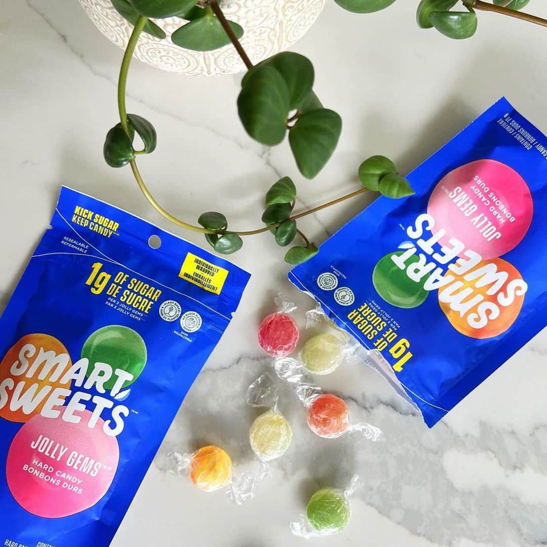 Samantha Ravndahlさんのインスタグラム写真 - (Samantha RavndahlInstagram)「GIVEAWAY CLOSED: congrats to the winner @terri.stone_ ✨ #ad GIVEAWAY ✨Teaming up with @SmartSweets to celebrate the launch of their newest candy, SmartSweets Jolly Gems™ 🍬 89% less sugar than traditional hard candy, plant based, no sugar alcohols, and delicious - welcome to my life of requiring a bag of these on hand at all times 😌   We are giving away a year’s supply of candy! To enter:   •Follow @SmartSweets •Like this post •Tag up to 10 friends in the comments! (1 comment + tag = 1 entry!) •Must be a US or CAD Resident to enter •Winner will be selected on August 26th, 2022」8月24日 1時03分 - ssssamanthaa