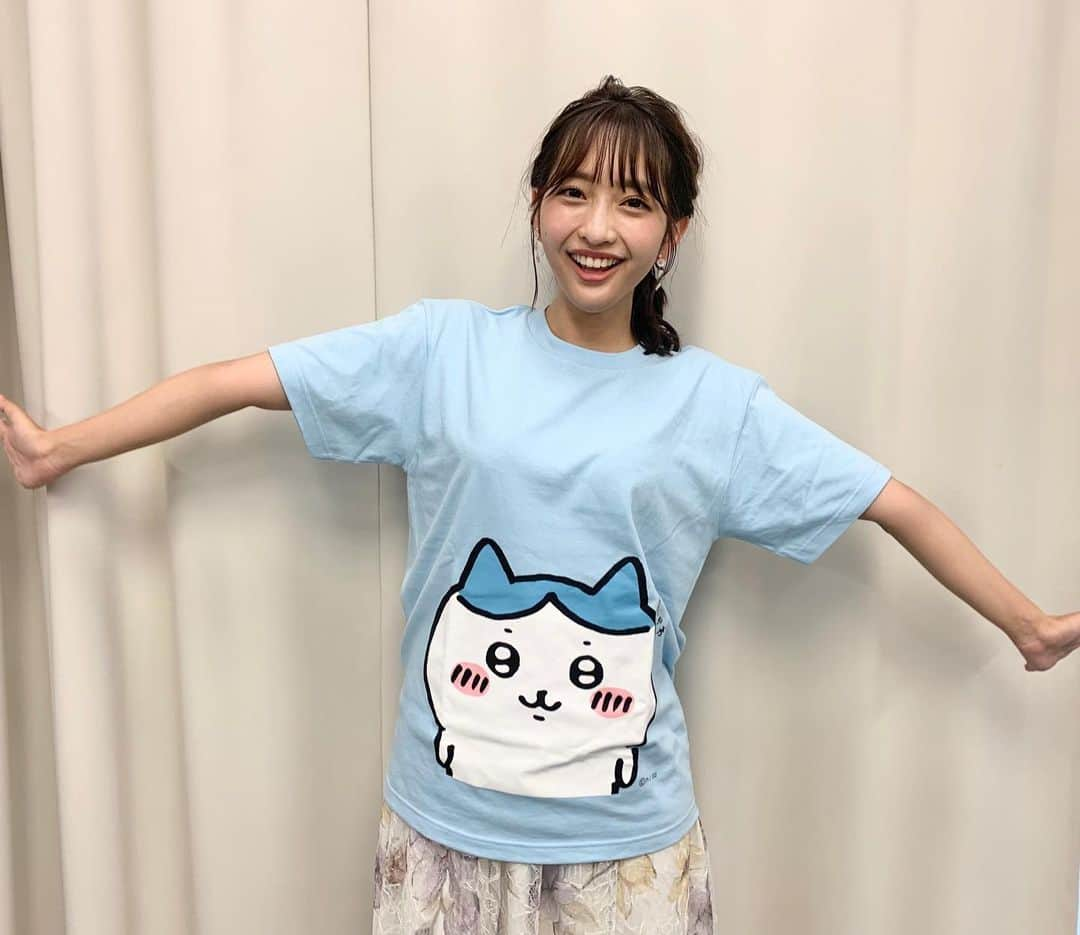 藤本万梨乃さんのインスタグラム写真 - (藤本万梨乃Instagram)「*  オダイバ冒険アイランドにて、ちいかわTシャツ発売中です👚 まりのさんが着ているのはハチワレTシャツ！可愛い💓 うさぎTシャツもありますよ〜✨  #オダイバ冒険アイランド  #ちいかわ  #ハチワレ #うさぎ」8月23日 17時11分 - marino.fujimoto1030