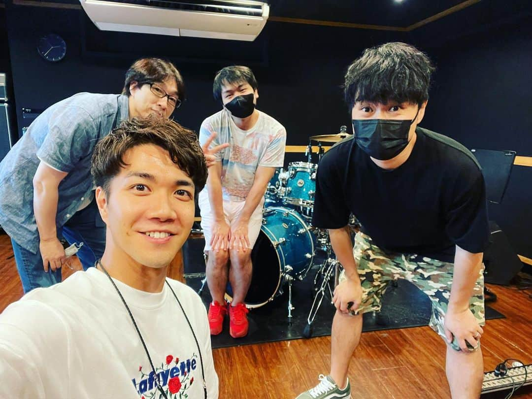 中澤卓也さんのインスタグラム写真 - (中澤卓也Instagram)「今日は8/28(日)の浅草ディナーショー用のリハーサル🙆‍♂️✨ イイ具合だったから本番楽しみ🤤👍 みんな待ってるよ〜！  #ディナーショー #リハーサル #浅草ビューホテル #みんなよろしく #陽はまた昇る #中澤卓也」8月23日 17時40分 - takuya_nakazawa.118