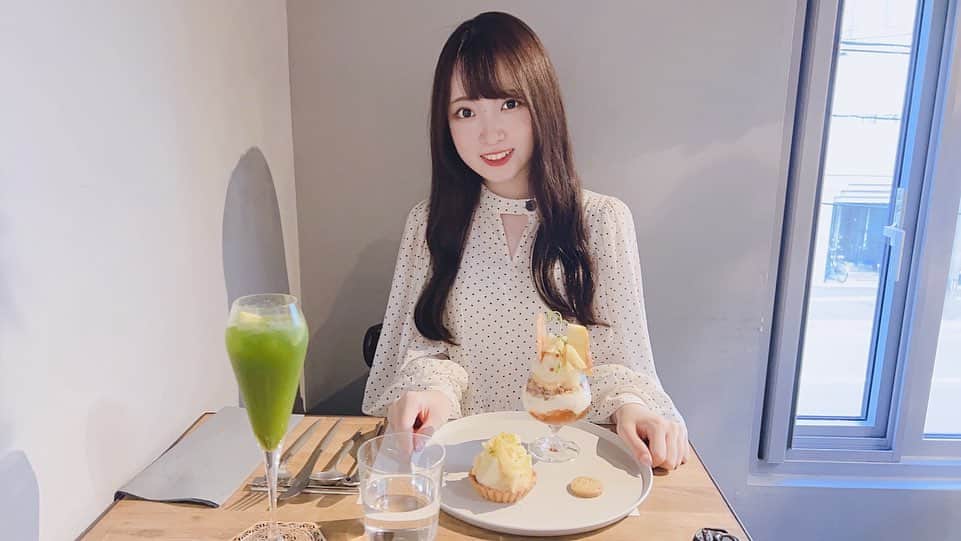 河瀬詩のインスタグラム：「・  #うたっけ でお話していたカフェの別写真🍑  他にも、 私がおすすめした北海道スポットに ファンの方が行ってくれてるのを見て、 とっても嬉しくなった夏でした🐮   #北海道カフェ  #北海道グルメ  #ナナニジ  #🍨」