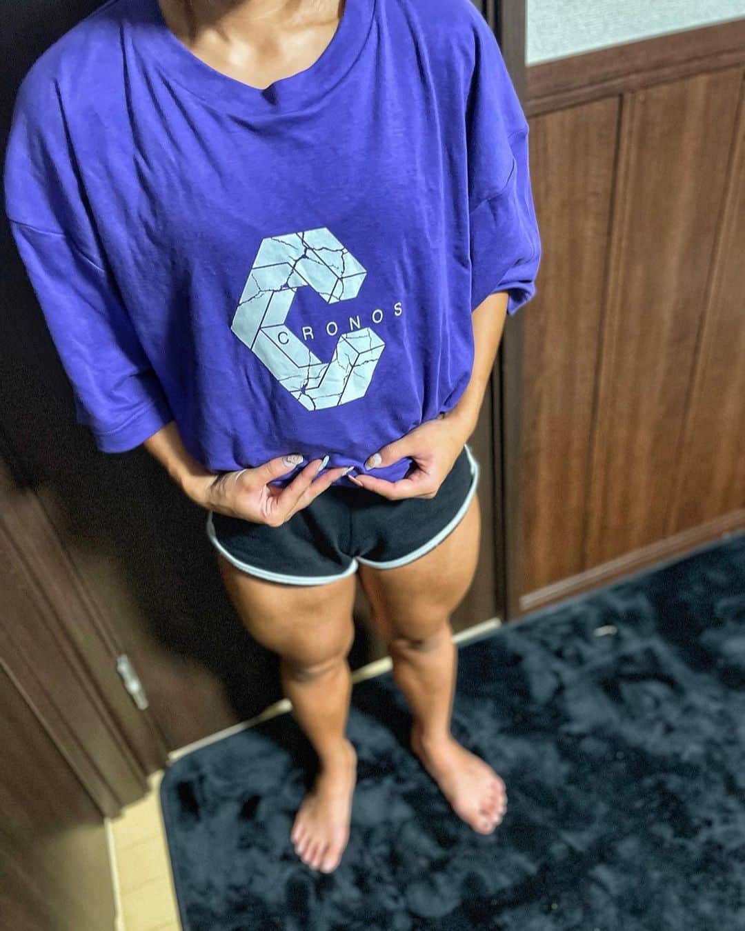 のインスタグラム：「CRONOS×OLYMPIAコラボTシャツ届いたからさっそく着て筋トレする💪🏽🤤  @cronos_apparel   #cronos #olympia #プレゼントキャンペーン」
