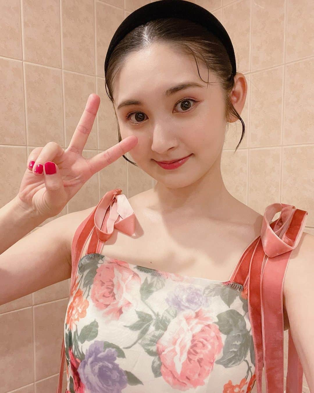 大久保聡美さんのインスタグラム写真 - (大久保聡美Instagram)「お手洗いから失礼します🚻  この日のお衣装は、 先輩 @idaayakatan に何度も相談して決めた @dreamsisterjane のドレス👗💓 かわいい💓  カチューシャは、買ったけど使うタイミングが分からずに毎日洗顔するときに使ってるもの！🤣  久しぶりに人前に立つってことで 気合いモリモリでお衣装やお肌の準備をしたよ🤭  #セーラームーン #セラミュ」8月23日 20時00分 - stm_o_