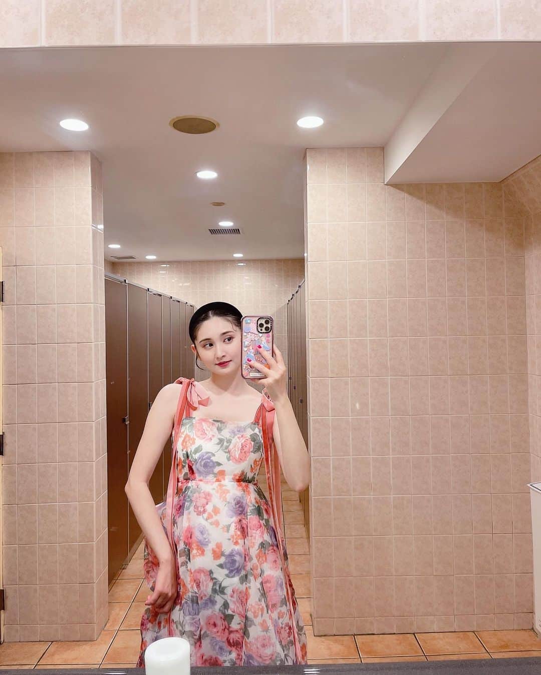 大久保聡美のインスタグラム：「お手洗いから失礼します🚻  この日のお衣装は、 先輩 @idaayakatan に何度も相談して決めた @dreamsisterjane のドレス👗💓 かわいい💓  カチューシャは、買ったけど使うタイミングが分からずに毎日洗顔するときに使ってるもの！🤣  久しぶりに人前に立つってことで 気合いモリモリでお衣装やお肌の準備をしたよ🤭  #セーラームーン #セラミュ」