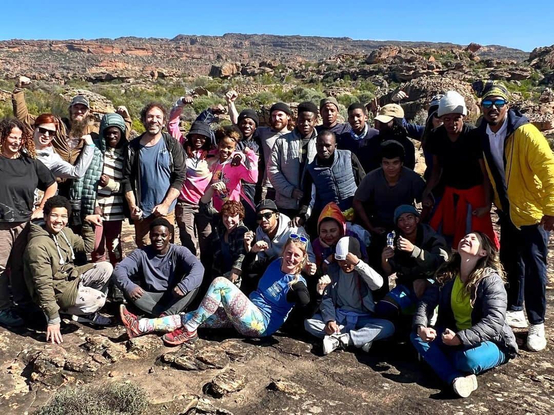 フレッド・二コルのインスタグラム：「A few weeks spent recovering from a shoulder injury, traveling through the country,  meeting friends, and slowly getting back to bouldering! #bouldering #climbing #traveling #oldfriends #newfriends」