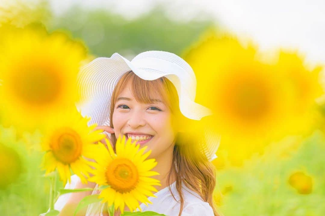 中野向日葵のインスタグラム：「＼＼ひまわりだよーーっ！！🌻🌻🌻／／  #ひまわり　#ひまわり畑 #ひまわりイエロー  #座間　#座間市　#座間ひまわり畑  #ざまりん　#向日葵 #向日葵畑 #向日葵🌻  #麦わら帽子　#ホワイトコーデ  #夏　#夏休み #アイドル #ハイトーン　 #likeforlikes #likeforfollow  #likesforlike #japanesegirl  #japanese #神奈川県　#神奈川」