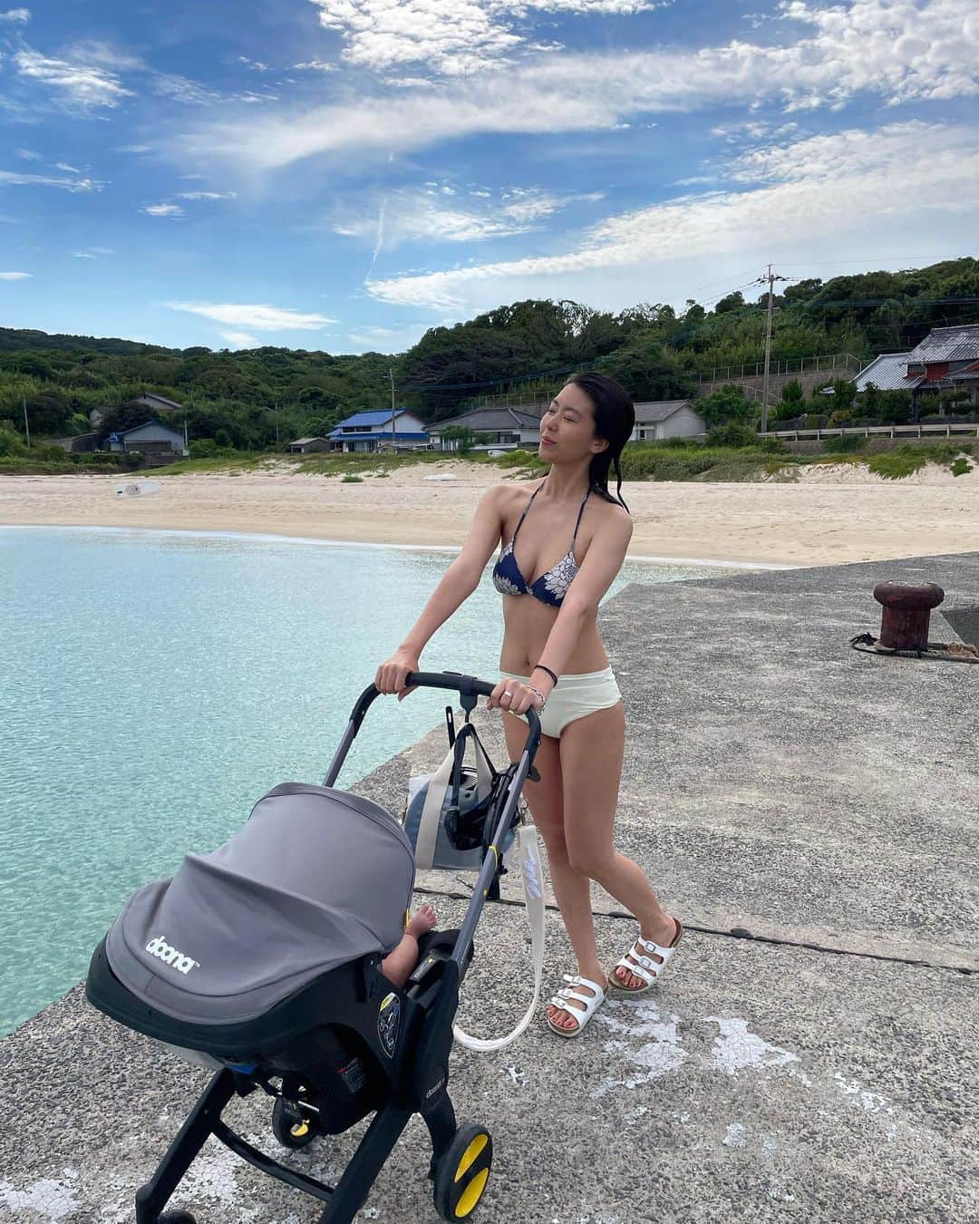 石橋穂乃香のインスタグラム：「ベビーカーデビューは、 五島列島の福江島の海で🌴❤️😎」