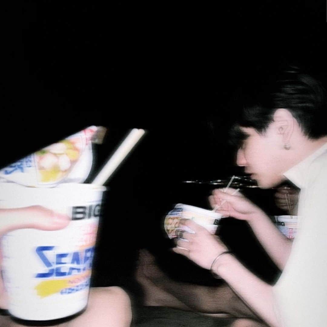 のインスタグラム：「今までで1番美味かったカープヌードル  いつぶりかの海」