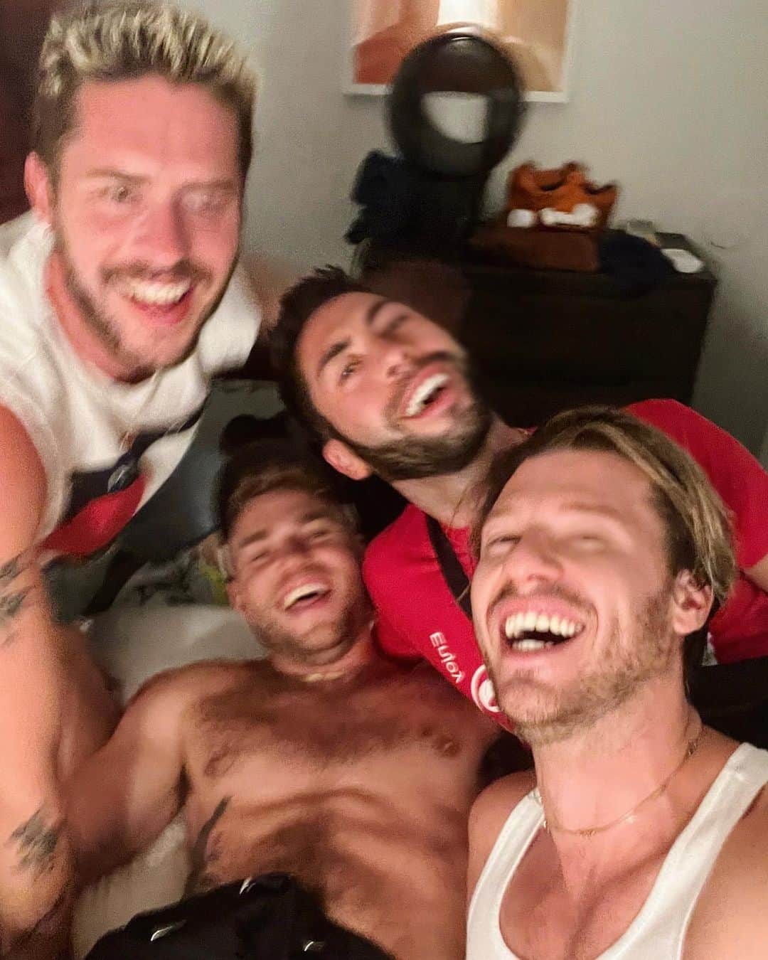 ガス・ケンワージーのインスタグラム：「besties with testes 🔥🏝🌲」
