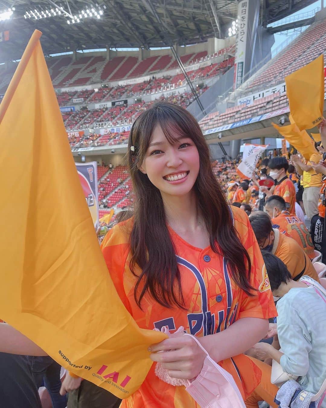 橘香恋のインスタグラム：「おはようございます🥰 ⁡ 前回の投稿に イイネとコメントありがとうございます💗 ⁡ ⁡サッカー観に行ったよ😊 ⁡スポーツ好き🤍みんなもスポーツ好き❔ ⁡ ⁡ ⁡ ⁡ ⁡ ⁡ ⁡ #橘香恋 #タレント #グラビア #グラドル #インスタグラビア #水着 #ポートレート #ファインダー越しの私の世界 #被写体 #レースクイーン #racequeen #supergt #japanesegirl #cosplaygirl #japanesemodel #kawaiigirl #gravure #コスプレ #美脚 #ダイエット #萌 #自拍 #照片 #BUSOU #ビジョビ #撮影会 #清水エスパルス #豊田スタジアム #オレンジ #ユニフォーム」