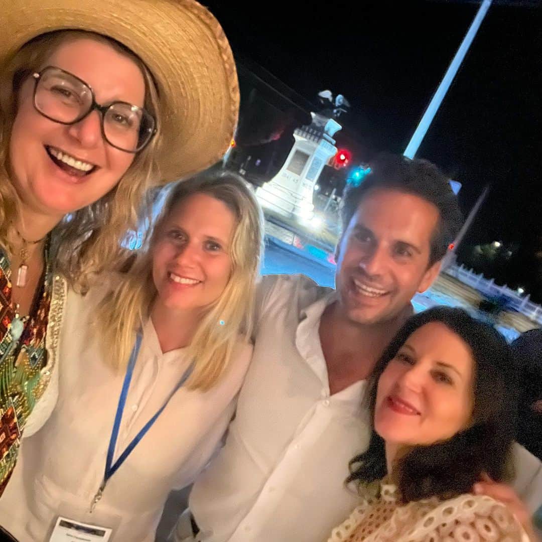チップ＆ペッパーのインスタグラム：「@lightgoddess_earth @sarafernstrom_ @nicoleenslein @anthonymilano」