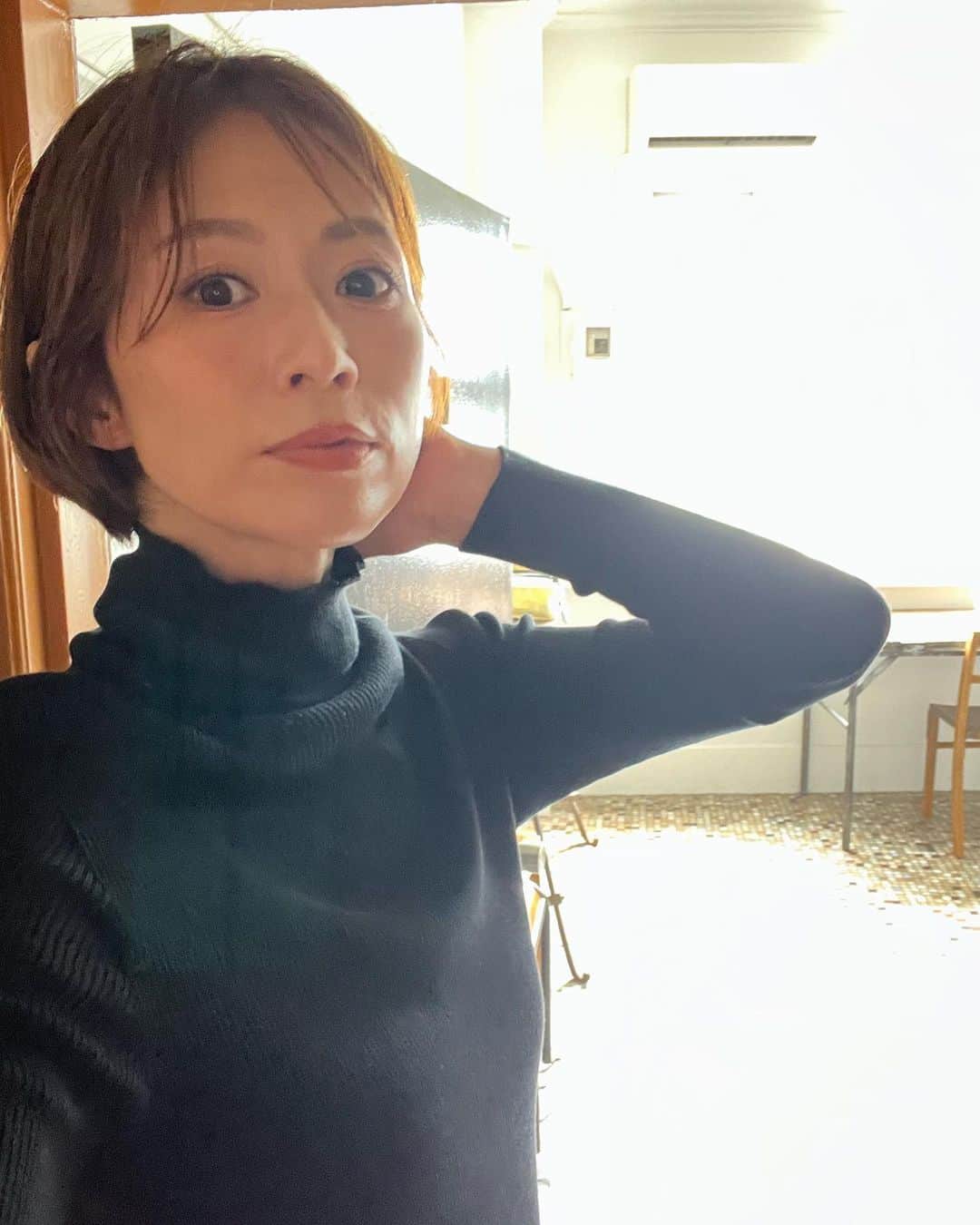畑野ひろ子のインスタグラム：「今日は、　@sanyo_style_magazine の秋冬カタログ撮影でした📷 天気雨☀️☔️が降ってきたりしたけど、無事撮影終了😊 ロケは暑かったけど、ロケバスさんが準備してくれていた濃いめのカルピスに癒された😋」