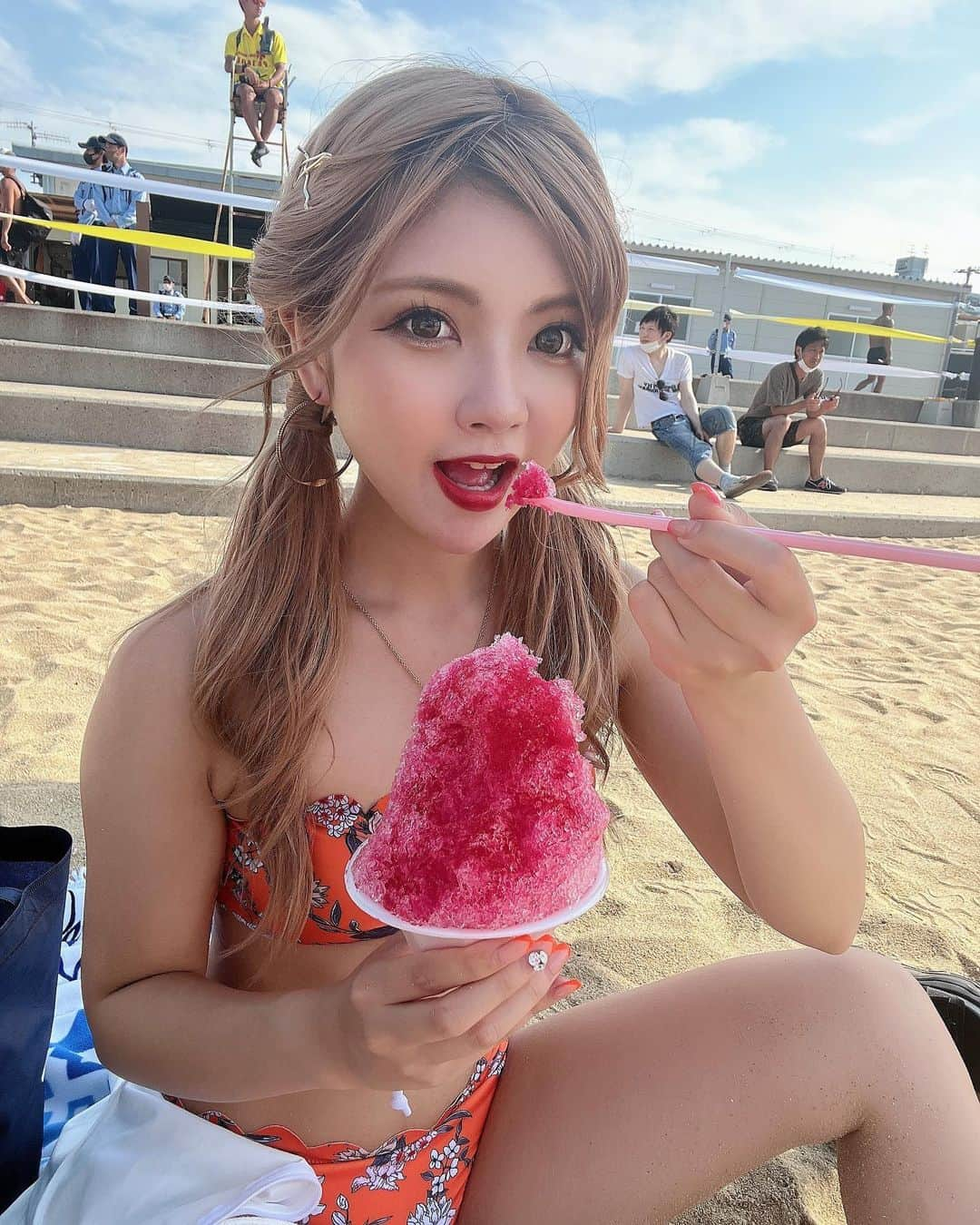 岩永由里奈のインスタグラム：「いっつもなんか食べてる🍧皆は何味が好き？」