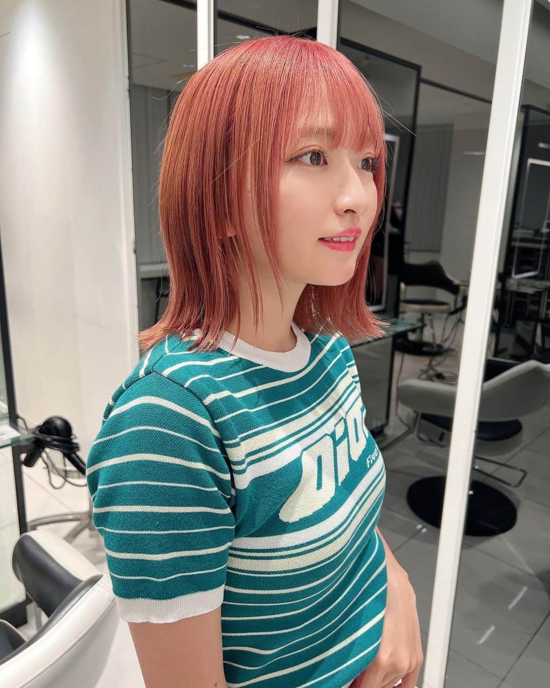 にこさんのインスタグラム写真 - (にこInstagram)「夏は髪の毛伸びるのはやいらしい🫣 今年の夏はピンクで生きてみる🦩  @__daiwoo  いつもありがとうだいちゃん🫣💓」8月24日 19時52分 - ___nicoichi___