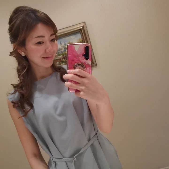 杉山由紀子のインスタグラム：「以前撮影の時の♡♡♡ このときの髪型可愛かったなー✨ * 最近の撮影のもちょこちょこ 載せていきすね🎶 * このときはウェディング関連の撮影🎶 * 最近だと 企業様の撮影や、 アパレル、不動産の撮影、 メイク、ヘアなどのBeauty撮影、 ヤマト屋さんとwingさんはアンバサダーとして会議から参加させていただきております✨ * ペット関連ももう少し増やしていきたいな✨✨ * * #モデル #撮影 #model #ポートレート #サロンモデル #ファッション #被写体 #写真 #美容師 #サロモ #メイク #ヘアメイク #shooting #撮影モデル #カメラマン #フリーモデル #東京 #美容 #かわいい #ヘアアレンジ #ドレス #photo #美容室 #fashion #オフショット #ウェディング #撮影モデル」