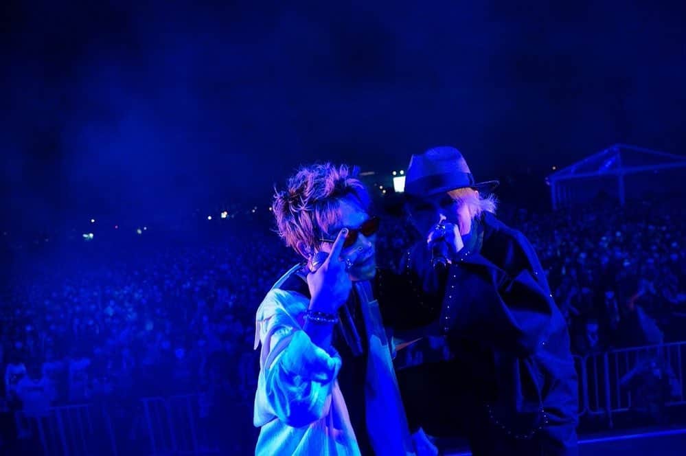 Hydeさんのインスタグラム写真 - (HydeInstagram)「#HYDE #THEORALCIGARETTES #RIJF2022 #ロッキン  @oraltakuya  @the_oral_cigarettes_official  @satoshihata87」8月24日 15時45分 - hydeofficial