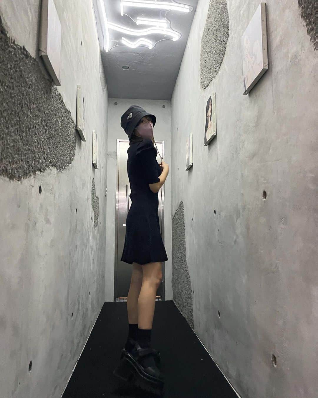高木悠未のインスタグラム：「おしゃれな空間🐼🖤」