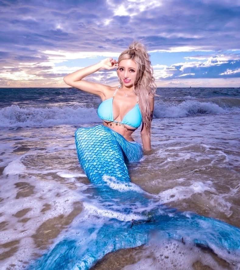 はるたむさんのインスタグラム写真 - (はるたむInstagram)「来世は人魚に🧜‍♀️💕笑  みんなは何になりたい？✨  photo📸　@ryu_since2012   #人魚　#海撮影 #人魚撮影　#海 #ビキニ　#ギャル ＃ポートレート撮影 #夕日 #mermaid #sunset #gal #mermaid #bikini #sea #bikinigal」8月24日 18時36分 - harutamu02