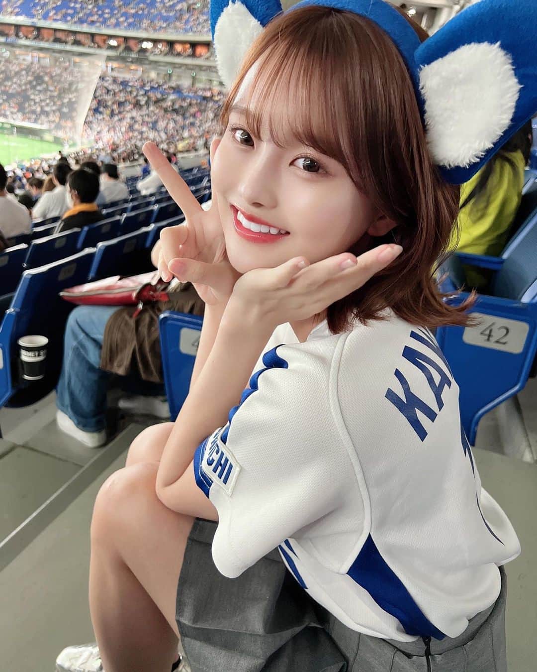 のインスタグラム：「現地よりどらほーーーー😭😭😭💙💙💙💙✨✨✨ 打線爆発💥最高の試合でした！  片岡監督チルドレンの土田龍空選手の活躍が嬉しいです😆  スカートは @shein_japan #shein購入品   #中日ドラゴンズ #dragons」