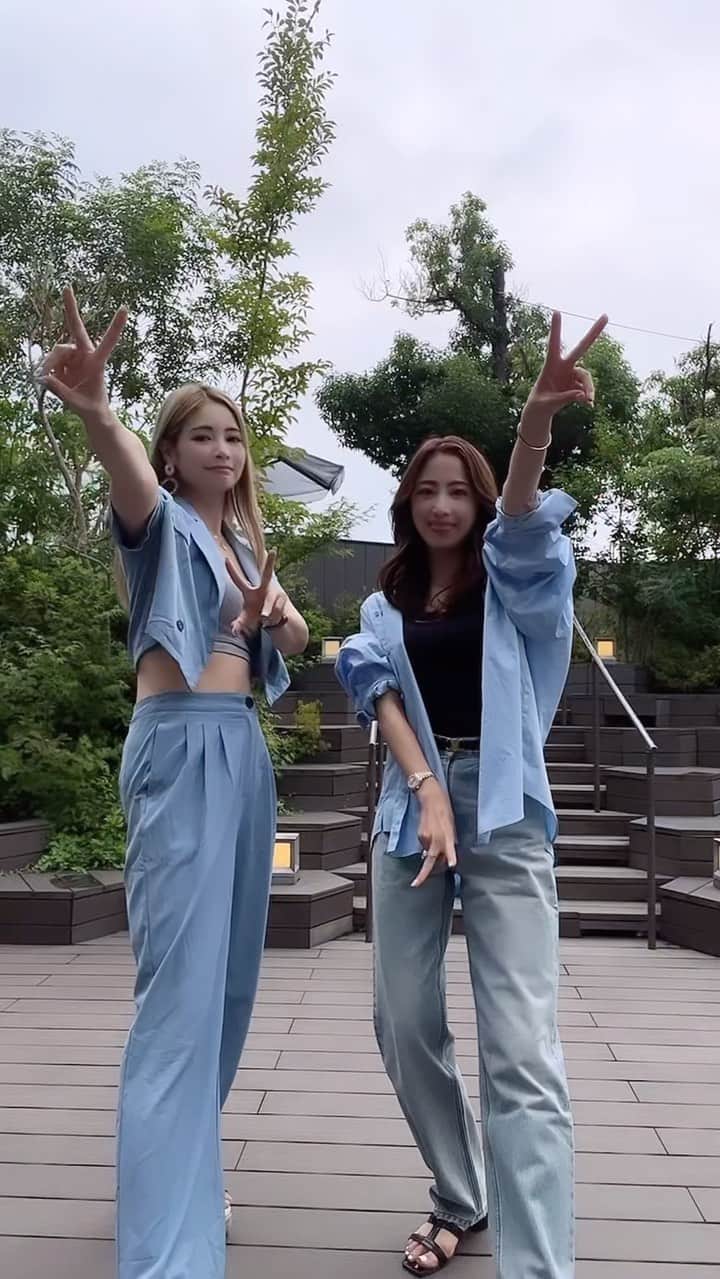 のインスタグラム：「服装ちゃっかり似てた💙🤍 @ammymzk0926   ・ ・ ・ ・ ・ ・ ・ ・ ・ ・ ・ ・ ・ ・ ・ ・ ・ ・ ・ ・ ・ ・ ・ ・ #tiktok#tiktokjapan#ダンス#ダンス動画#アラサー#アラサー女子#アラサーコーデ#リンクコーデ#ブルーコーデ#表参道#表参道bills#bills#ビルス#モーニング#morning#表参道ランチ#表参道カフェ#表参道グルメ#表参道カフェ巡り#omotesando#カフェ巡り#東急プラザ#スタバ#スターバックス」