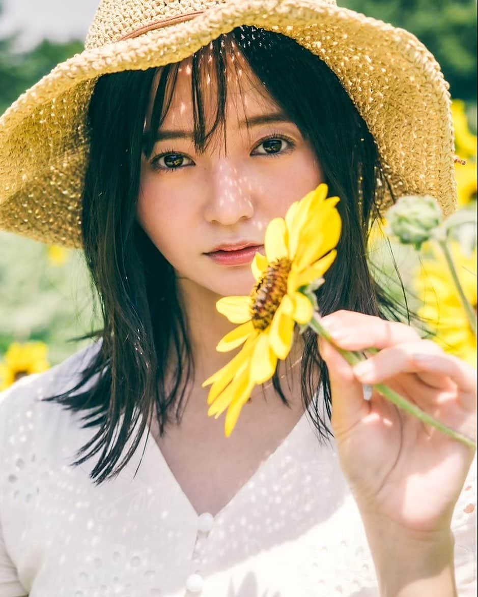 西永彩奈さんのインスタグラム写真 - (西永彩奈Instagram)「向日葵の季節🌻  photo @massa_photo   . .  #写真#ポートレート#ガールズフォト#向日葵#向日葵の季節#向日葵畑#ひまわり#🌻#麦わら帽子#グラビアアイドル  #photo#portrait#japanesegirl#girlsphoto#good_portraits_world#portraitphotography#photo_jpn#gravure#Instagravure」8月24日 22時31分 - nishinagaayana