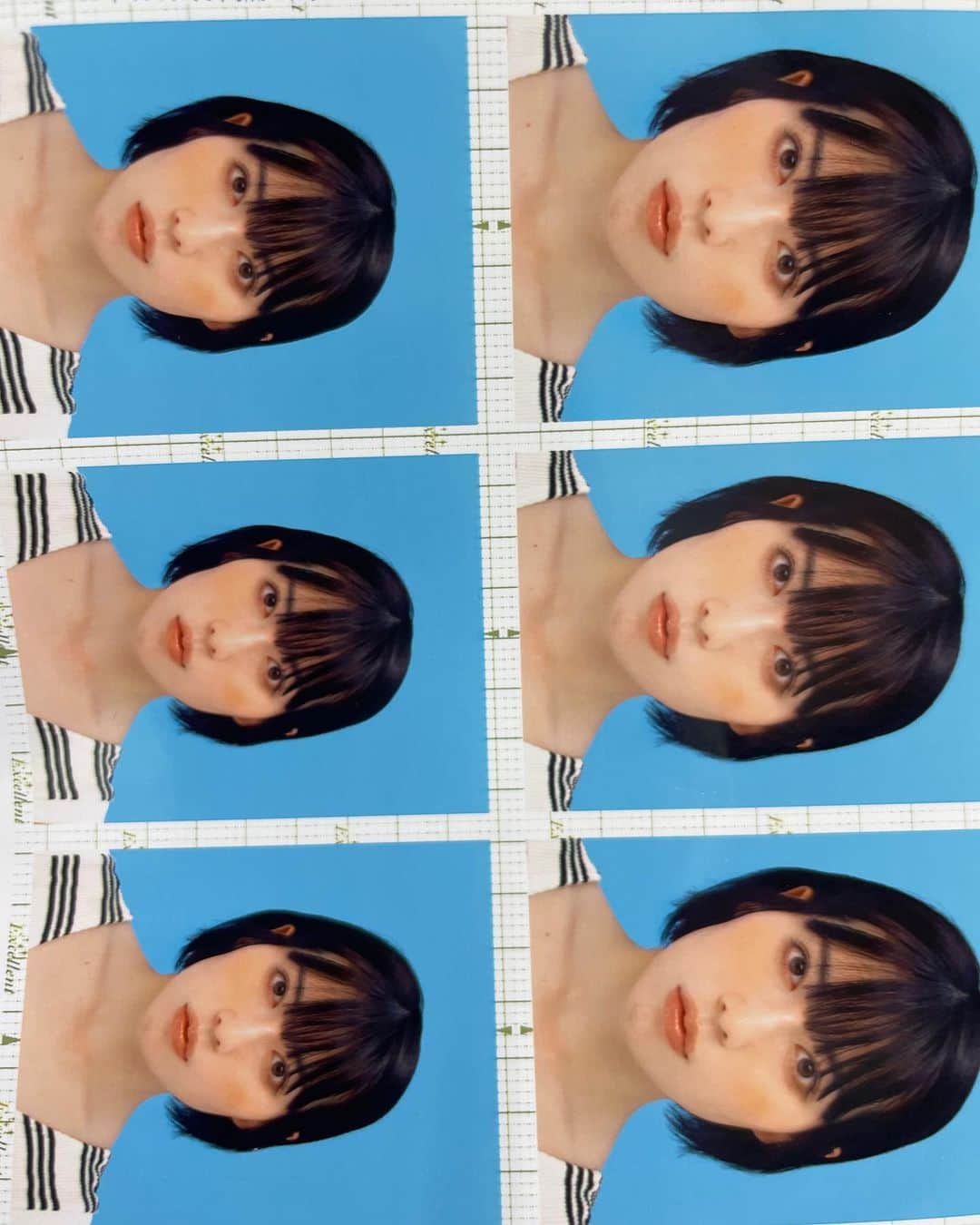 柚月瀬那のインスタグラム：「パスポート写真📸 どっち採用するか迷った結果今月のやつにした🥴 ６月に撮ったのと比べると髪の毛伸びた👌 2ヶ月で意外とメイク変わった(ちょっと雑なのは変わらない)  わしてき証明写真機　一番盛れるのが　ki-re-i ❄️ #裸眼メイク　#パスポート写真　#証明写真」
