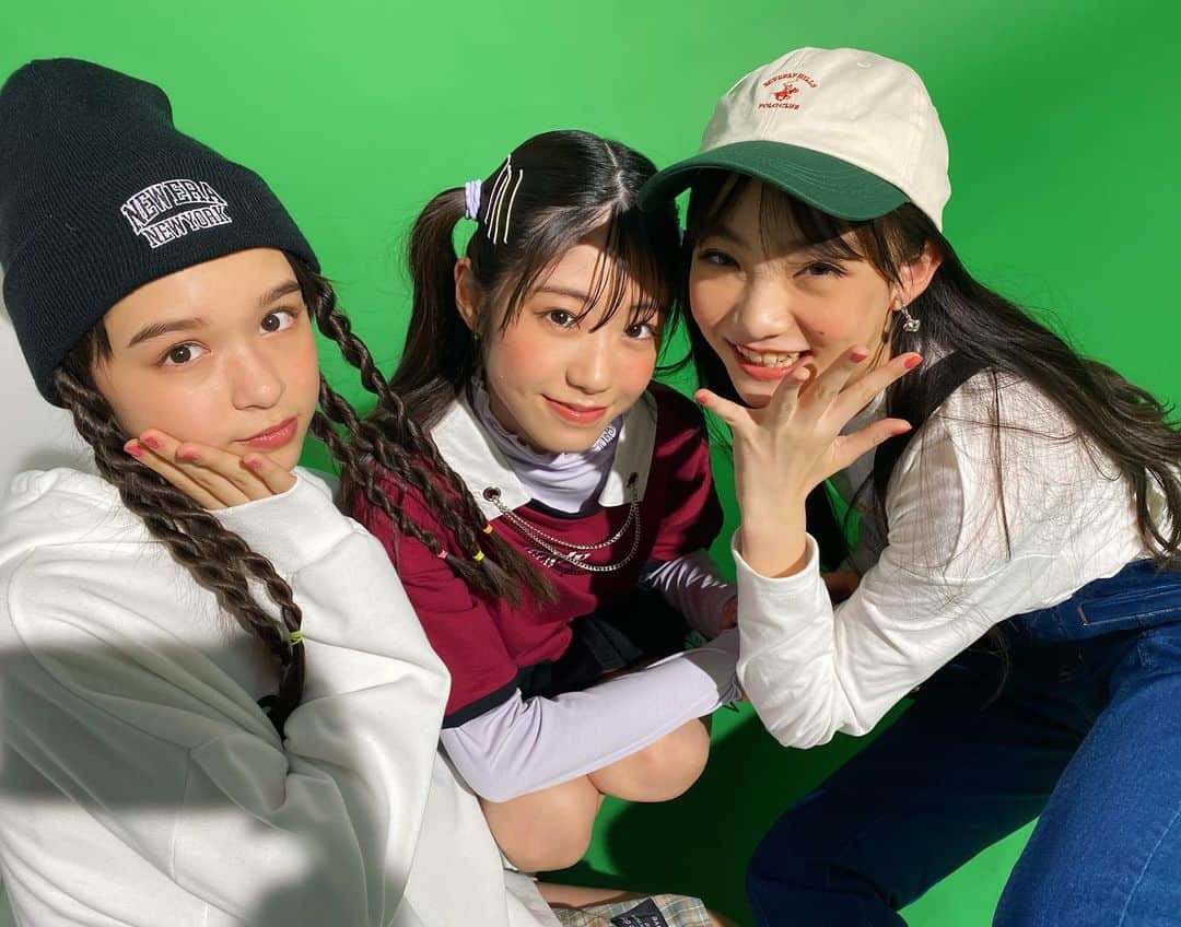 ニコ☆プチのインスタグラム：「. . 17個のおしゃれテク チェックしてくれた？😎🫶 . 仲良しガールズ👀💗 . #濱﨑心愛 #星名ハルハ #星乃あんな #ニコプチ .」