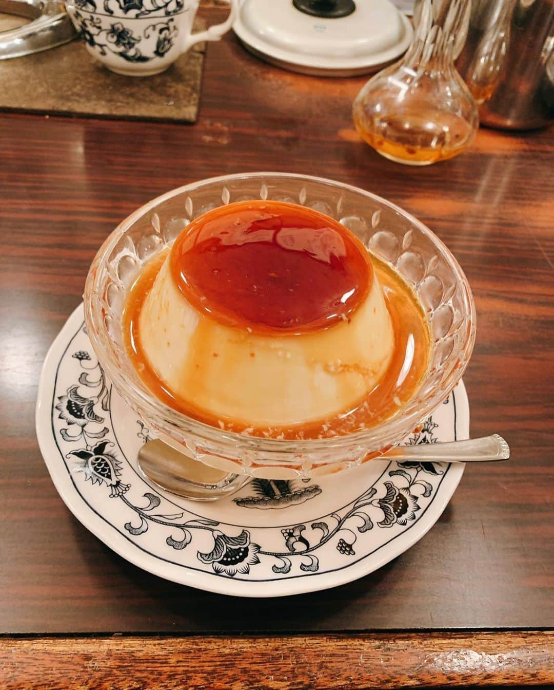 深川麻衣 のインスタグラム：「🍮 オフィシャルサイトでの、 グッズ発売記念生配信ライブ。 遊びにきてくださった皆さまありがとうございましたー✨ 驚くほどあっという間の時間でした。。 また、何かの機会にできたらいいなと思っております☺︎ アーカイブが残っているので、 リアルタイムで見れなかった方もぜひ！」