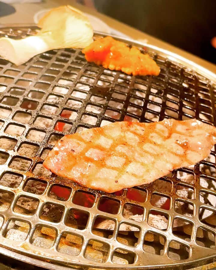 綾瀬るいのインスタグラム：「焼肉たち🐷🐮🍴 また食べたいな⸜(๑⃙⃘˙꒳˙๑⃙⃘)⸝  #中洲 #中洲キャバ嬢 #中洲グルメ#スナキャバ #キャバクラ #キャバ嬢 #ラウンジ #スナック #福岡 #福岡グルメ #焼肉#食べログ #ではない」