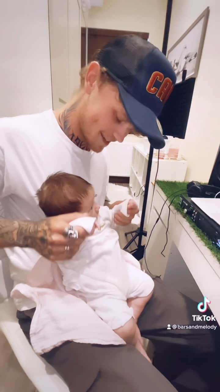 Bars and Melodyのインスタグラム：「Issa baby bop 👶🏼 dumb out in 2 days!」