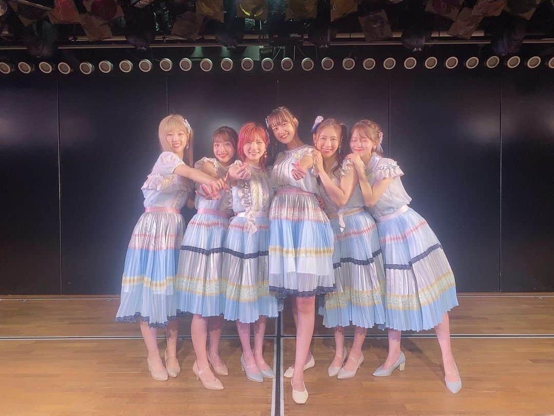 前田美月さんのインスタグラム写真 - (前田美月Instagram)「14期10周年特別公演、 ありがとうございました。  いやぁもう楽しすぎました。  私は妊娠しているので、一部出演という形で出演させていただきましたがそんなに踊って大丈夫…？って心配させてしまったかもしれないですがめっちゃ元気です！！🤰ベビたんも元気にぽこぽこ動いてる☺️  一曲ずつ振り返りたいくらいだけど…長くなりそうなので…めっちゃ素敵な公演だったことは間違いないと思いますっ！！！  奈々が頑張って10年も現役アイドルとして引っ張ってくれていたから実現できた今日を一生忘れない。泣  14期が世界で1番可愛くて、大好きだ😭  顔いい、個性豊かで、性格良くて、かっこよくて最高すぎ😤  興奮冷めませんが、 ここまで応援して今日見て下さった皆さんがいたから実現できましたありがとうございました😭✨  引き続き14期の人生への応援をよろしくお願いします☺️見守っててね☺️」8月25日 0時44分 - mitsukimaeda