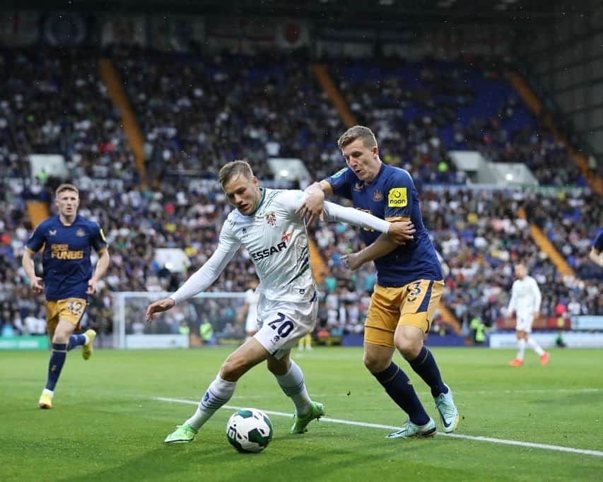 マット・ターゲットのインスタグラム：「Great to be back out there, thanks to the travelling fans 👏🖤🤍  Into the next round ✅」