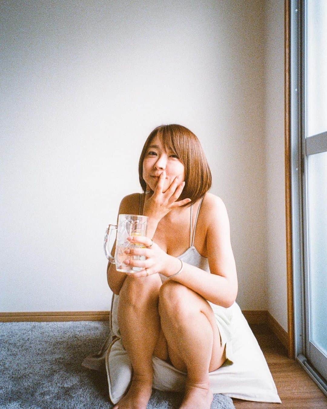 羽生アリサのインスタグラム：「どれが好き？☺️ 今日ははにゅうの日だって命名してくれた方がいたので、そんな気持ちの8/25🌸笑 ちなみに羽生はさいごのが好き😊🧯  #portrait #下北沢 #2022」