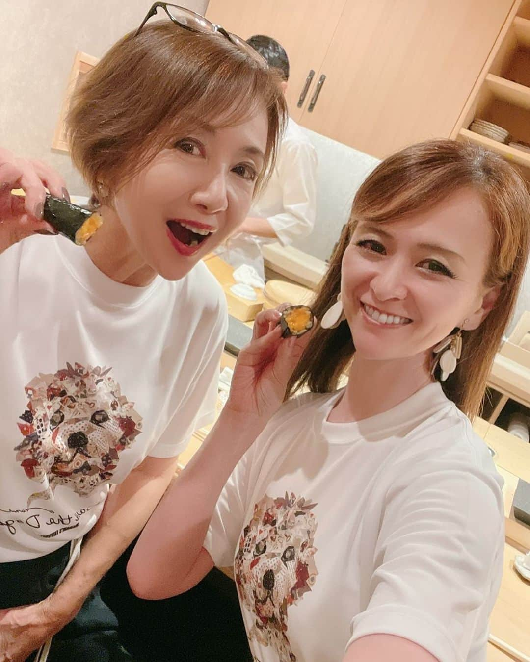 奈美悦子さんのインスタグラム写真 - (奈美悦子Instagram)「マスキングテープワンコで作ったプードルの白Tシャツとフレンチブルの黒いTシャツもあります。MADAＭ.S FAVORITEで買えます。殺処分ゼロのボランティアのお手伝い。＃殺処分0#保護犬 #保護猫#ボランティア #マスキングテープワンコ#マスキングテープ #アート #ワンコ大好き #ご協力お願いします」8月25日 11時09分 - nami.etsuko