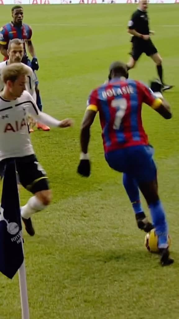 ヤニク・ボラシエのインスタグラム：「Who remembers this? 🥶  #CPFC #Reels #CrystalPalace #Bolasie #Flick」