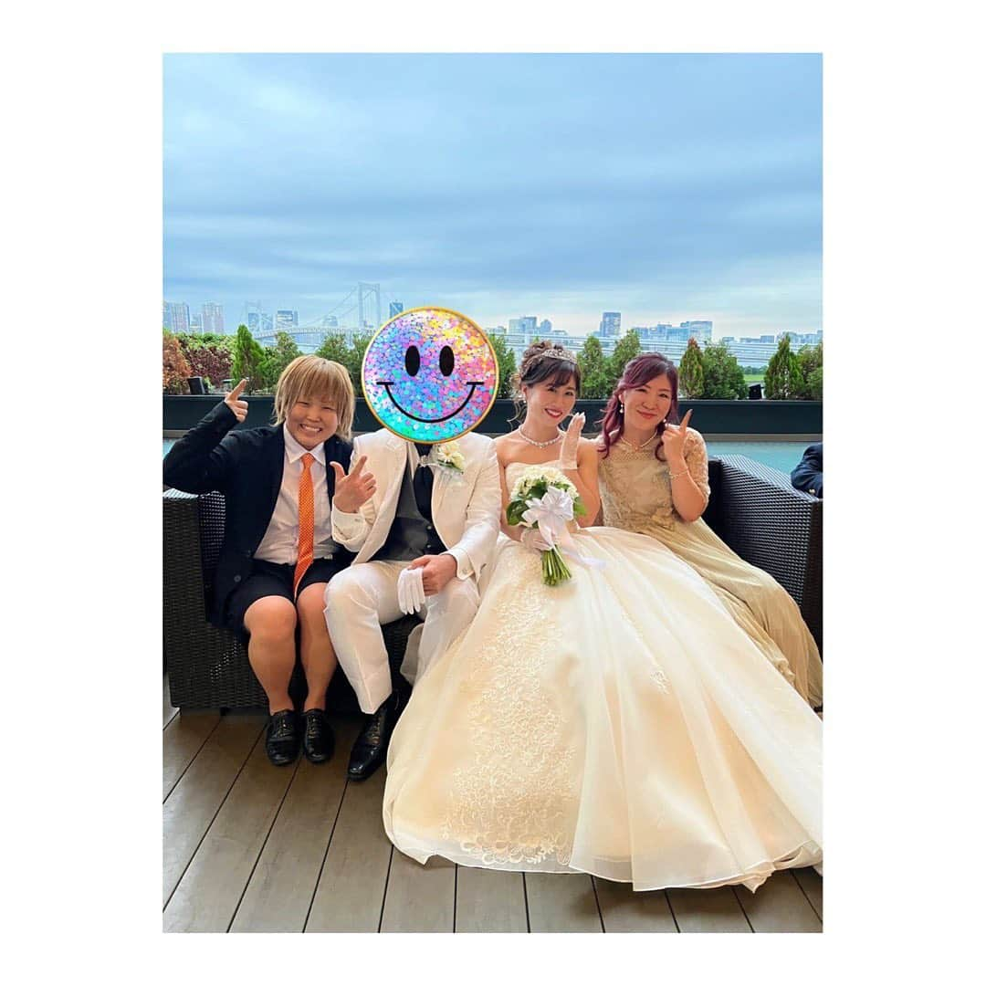 中島安里紗さんのインスタグラム写真 - (中島安里紗Instagram)「つっかの結婚式💒👰‍♀️🤵‍♂️💖 こんな日が来るなんて…🥹✨ ウェディングドレス姿のつっかを見た瞬間、涙腺崩壊しました😭💞 本当にすごく綺麗だったし、とっても幸せそうだった☺️🌹 つっかがずっとずっとずーっと、こんな風に笑っていられますように💖 本当におめでとう🎊👏💕 たくさん幸せもらいました💝  #ベストフレンズ #藤本つかさ #中島安里紗 #SEAdLINNNG #iceribbon #女子プロレス #プロレス #女子プロレスラー #プロレスラー #prowrestling #prowrestler #結婚式 #wedding #happywedding #happy #幸せ #おめでとう #congratulations #💒」8月25日 15時46分 - arisa__nakajima