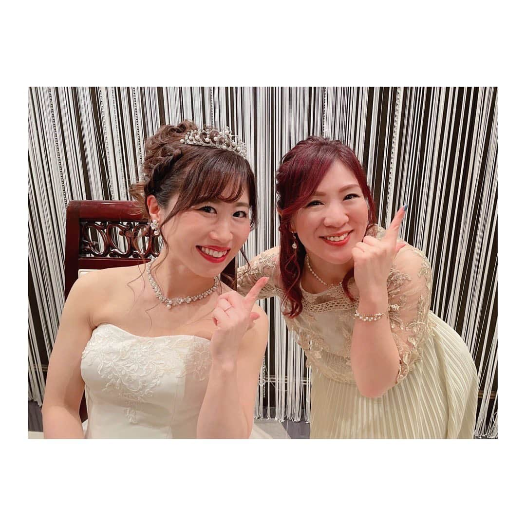 中島安里紗のインスタグラム：「つっかの結婚式💒👰‍♀️🤵‍♂️💖 こんな日が来るなんて…🥹✨ ウェディングドレス姿のつっかを見た瞬間、涙腺崩壊しました😭💞 本当にすごく綺麗だったし、とっても幸せそうだった☺️🌹 つっかがずっとずっとずーっと、こんな風に笑っていられますように💖 本当におめでとう🎊👏💕 たくさん幸せもらいました💝  #ベストフレンズ #藤本つかさ #中島安里紗 #SEAdLINNNG #iceribbon #女子プロレス #プロレス #女子プロレスラー #プロレスラー #prowrestling #prowrestler #結婚式 #wedding #happywedding #happy #幸せ #おめでとう #congratulations #💒」