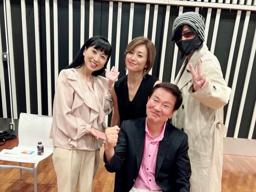 酒井法子さんのインスタグラム写真 - (酒井法子Instagram)「嬉しいお仕事のお話です🤗 既にご存知の方や、毎週楽しみに聴いてくださっている方もいらっしゃることと思いますが、 改めてご報告させてください！ 毎週日曜日午前6時30分よりFM NACK5の 「森田健作青春もぎたて朝一番!」に 森田さんのパートナーとして、レギュラーを 務めさせて頂いております🙇‍♀️ 毎週素敵なゲストをお迎えして 様々なお話も伺えて、なんて役得❤️ 森田さんの温かいお人柄に癒されながら スタジオには、森田さんの別番組の収録で いらしている西村知美ちゃんや、 いつも、お美しい京本政樹様にもお会いできたり😭SDGsのコーナーでは風谷南友さんの天使の話し声にも出逢えます。パワスポだ。🤣 こちらも、radikoでアーカイブ放送もありますので お好きなお時間でもお楽しみいただけますョ🎵 是非是非お聴きくださいませ╰(*´︶`*)╯♡ #森田健作 #青春もぎたて朝一番 #FMNACK5 #京本政樹 #西村知美 #風谷南友 #赤塚剛文 #酒井法子」8月25日 17時29分 - noriko_sakai_official