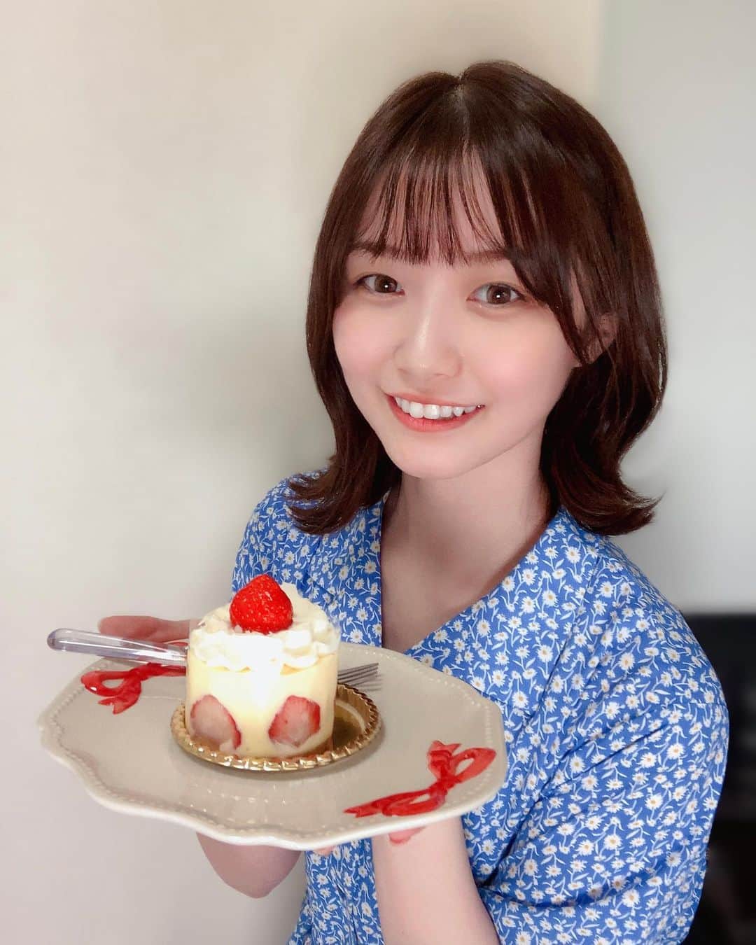 本田みくのインスタグラム：「昨日8月24日はお誕生日でした🙌   LINE LIVE配信でお祝いしたんですが、 久々の配信だったのに来てくれた皆さん 本当に本当に嬉しかったです⸜( ˶'ᵕ'˶)⸝  🍰そして今年お誕生日ケーキに選んだのは \\ グマイナー // 札幌三越で選んだよ😌   カスタード好きにおすすめです☺🤍       来年の誕生日を楽しみにしつつ(早い)、 一周り大きくなって迎えられるように 大事に過ごしていきたいと思います🌱   いつも見守ってくれてありがとう!! これからもよろしくお願いします🙌✨        #birthday」